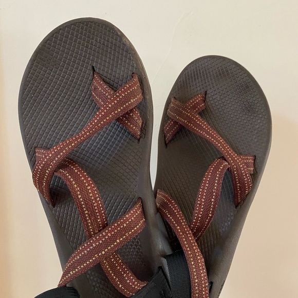 CHACO Z2 BROWN BURGUNDY STRAPPY WATER HIKING SANDALS main image 4